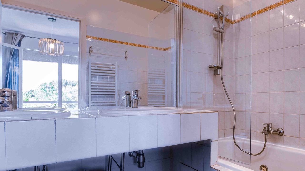 Photo of Bathroom in Biot