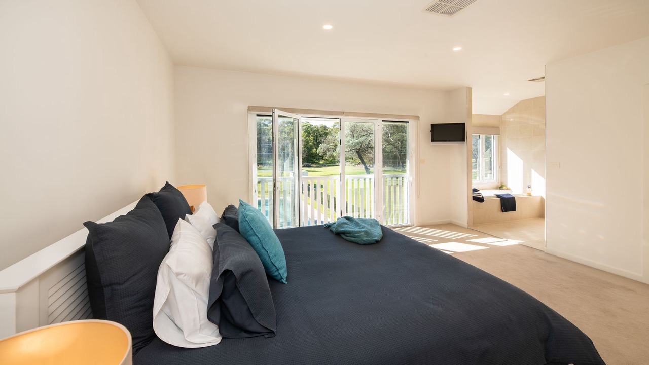 Photo of Bedroom in One Mile