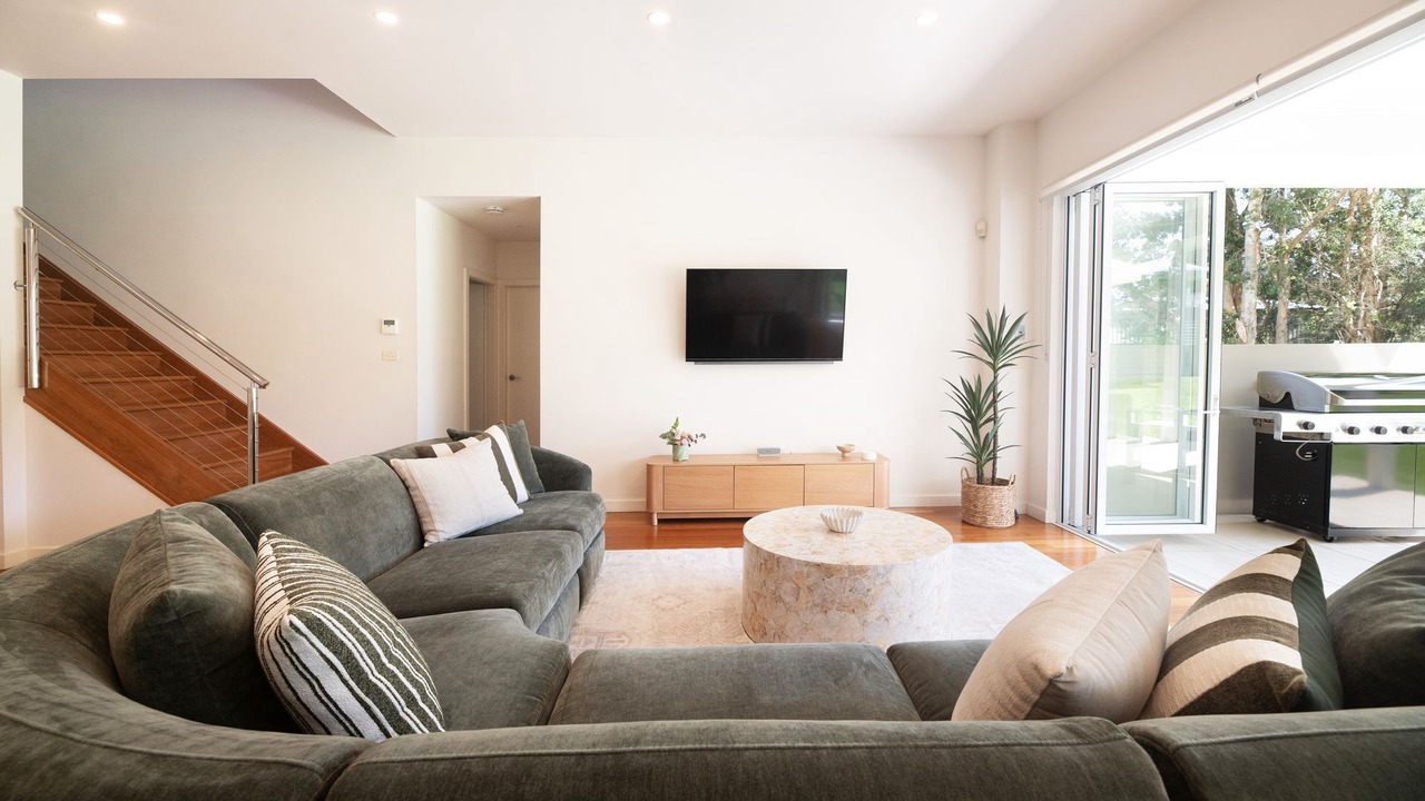 Photo of Livingroom in One Mile