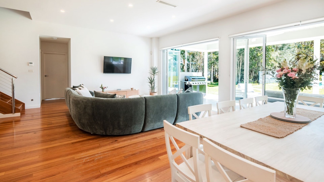 Photo of Others in One Mile