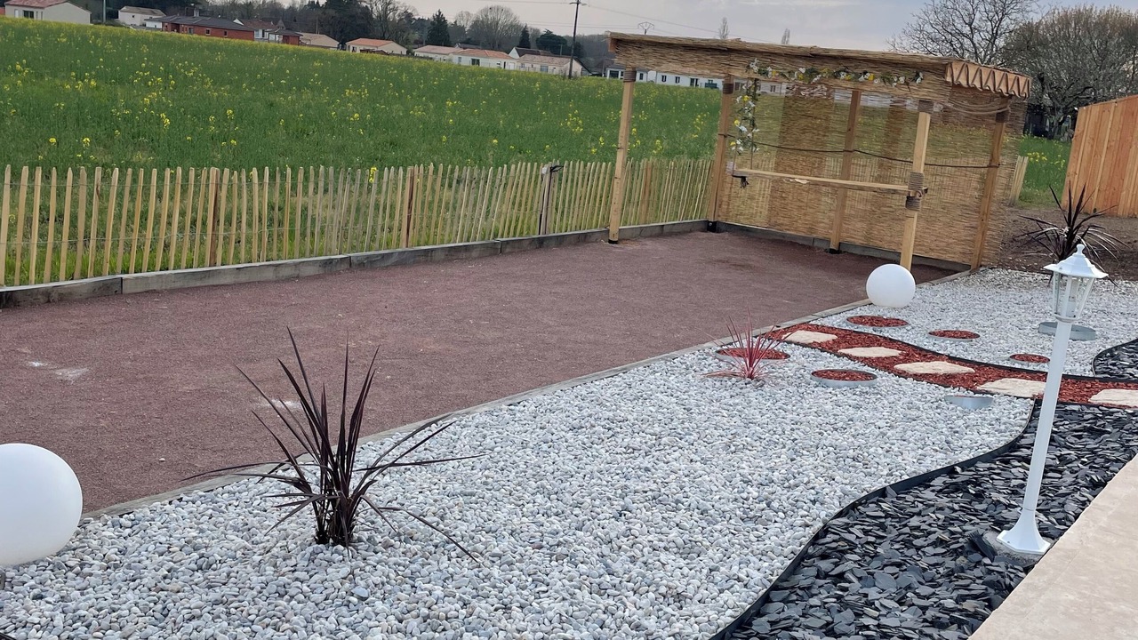 Photo of Outdoor in Cours-de-Pile