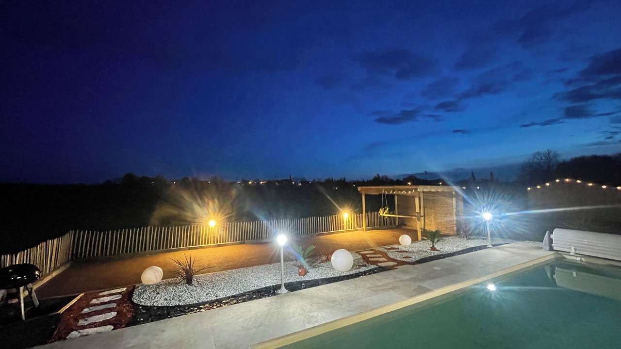 Photo of Outdoor in Cours-de-Pile