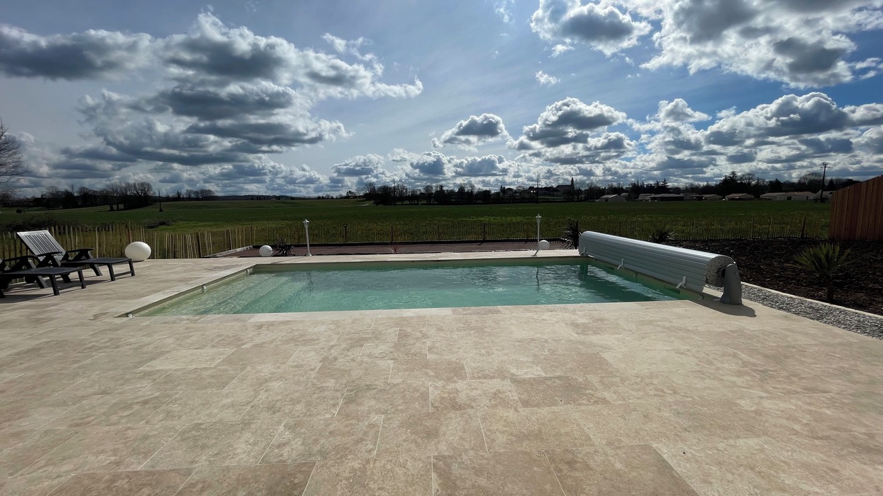 Photo of Outdoor in Cours-de-Pile