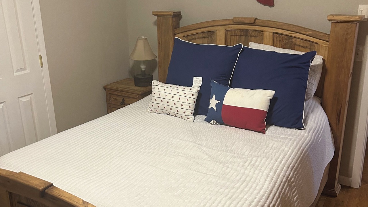Photo of Bedroom in Forestburg
