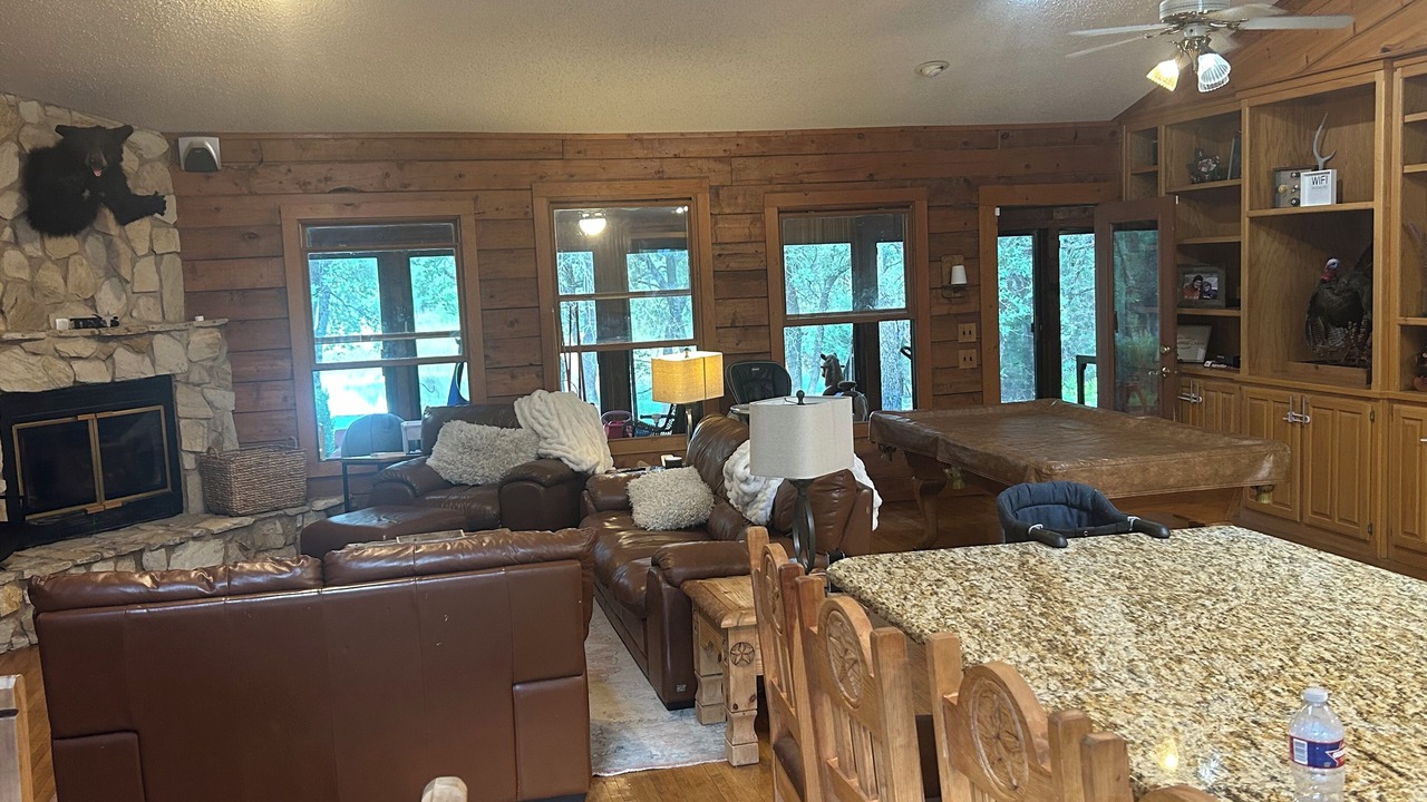 Photo of Livingroom in Forestburg