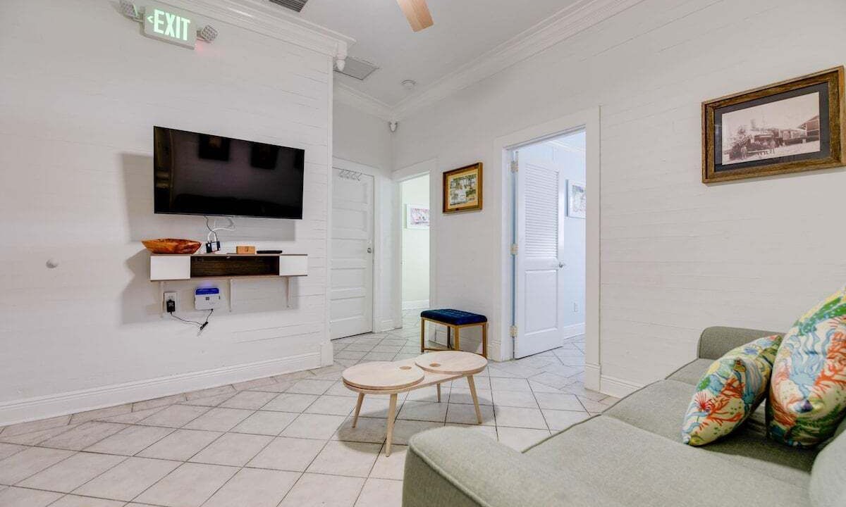 Photo of Livingroom in Historic Seaport