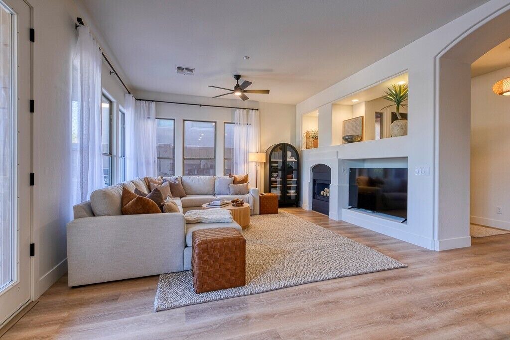 Photo of Livingroom in Legend Trail