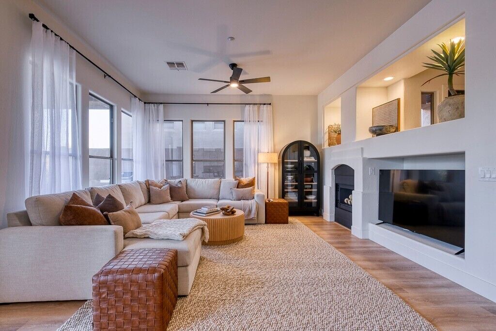 Photo of Livingroom in Legend Trail