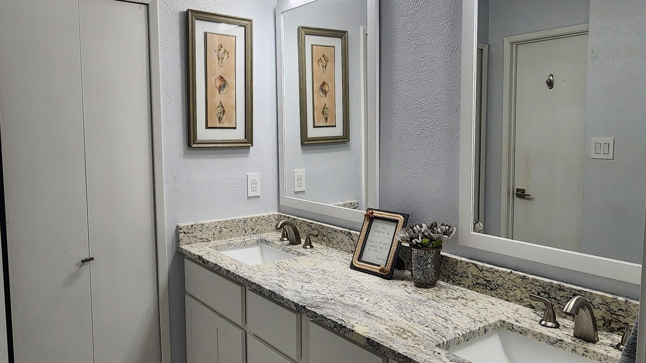 Photo of Bathroom in The Colony