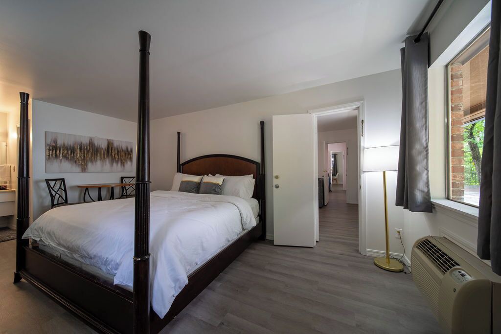 Photo of Bedroom in Eureka Springs Historic District