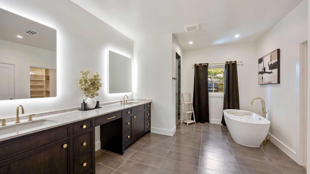 Photo of Bathroom in North Buckhead