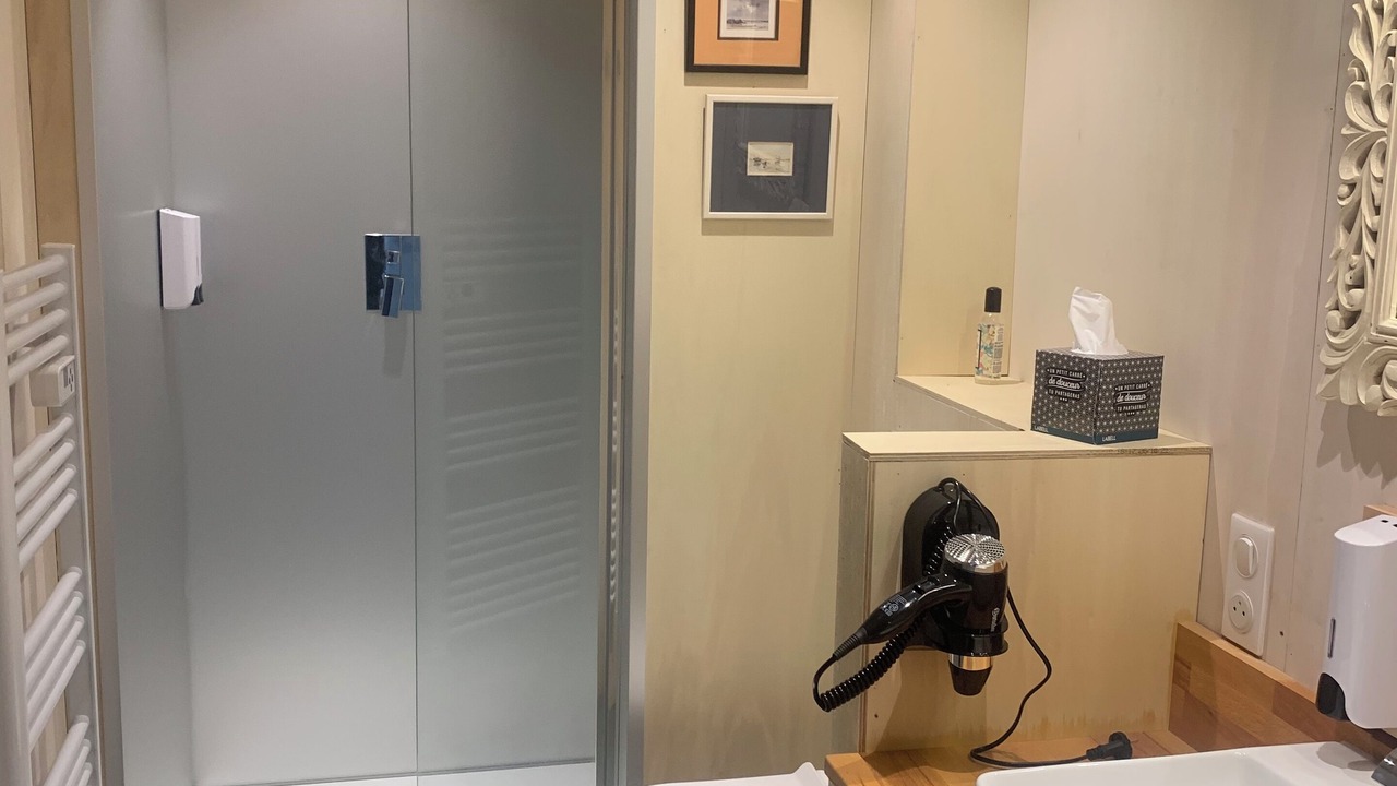 Photo of Bathroom in Gemil