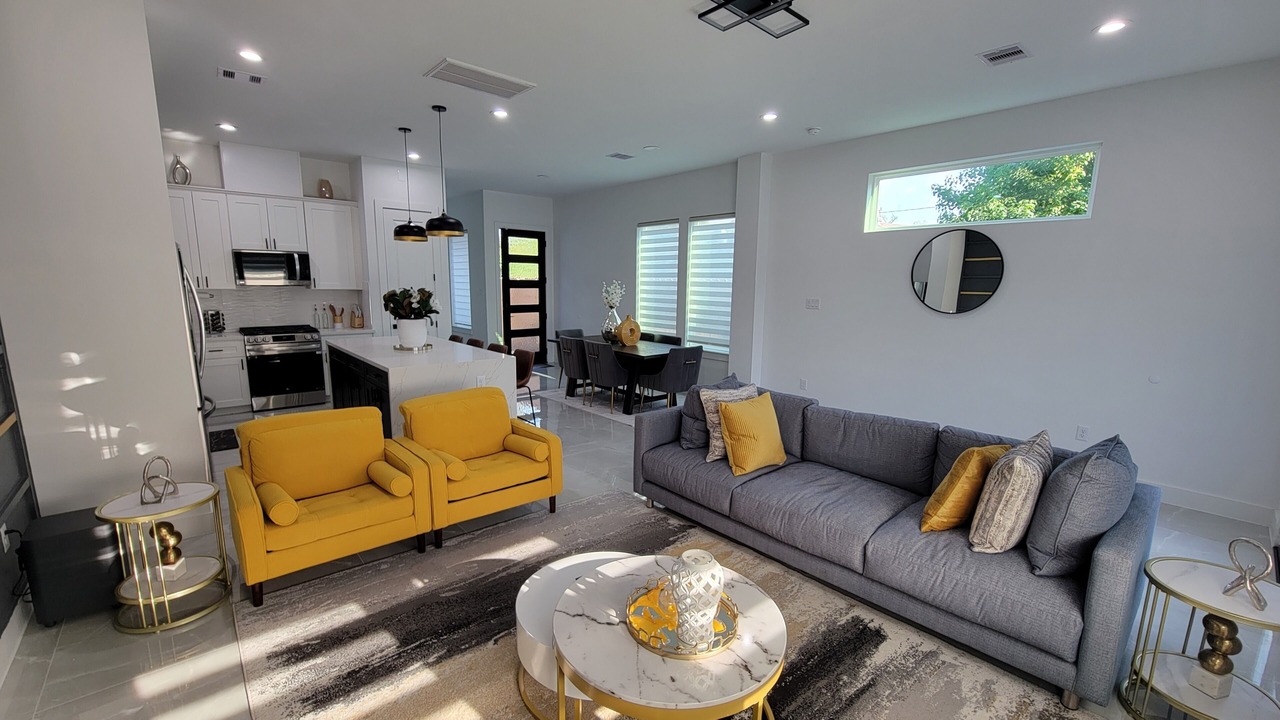 Photo of Livingroom in Northside