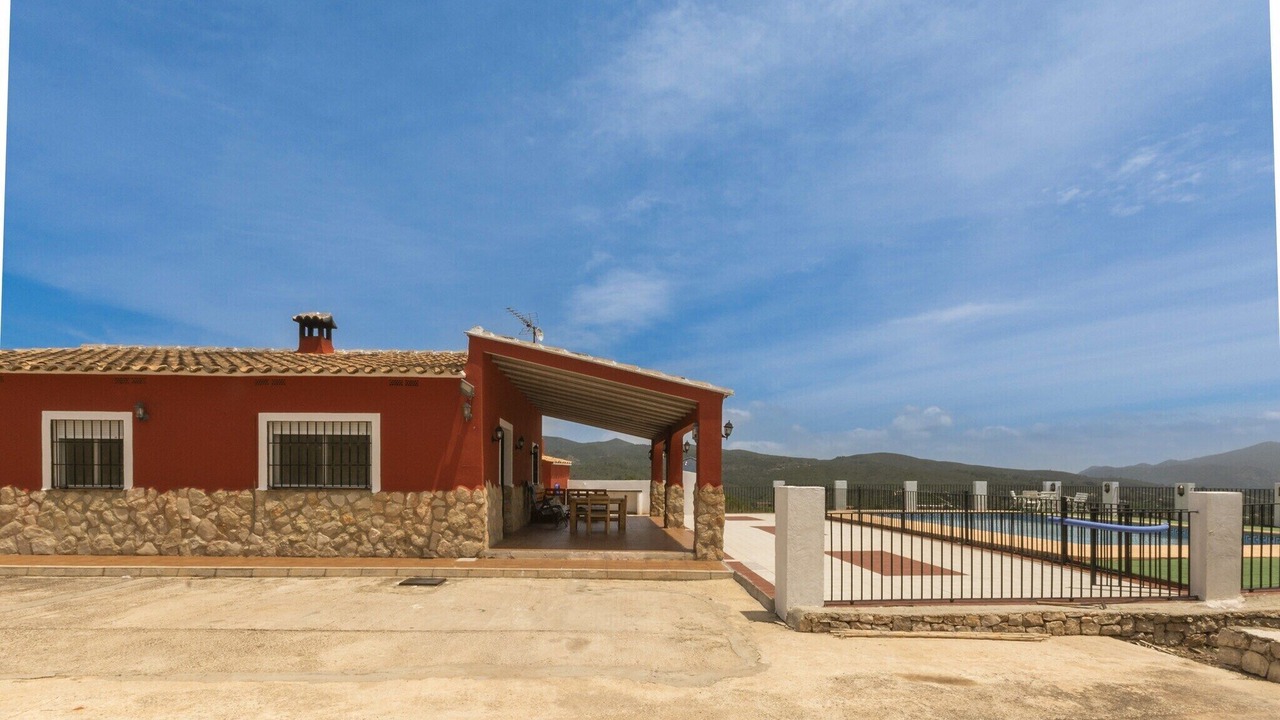 Photo of Patio Balcony in Luchente