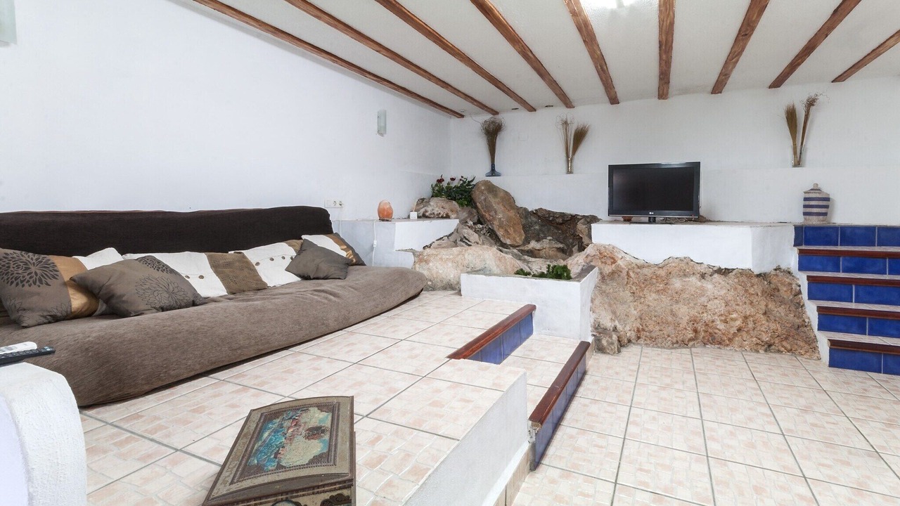 Photo of Livingroom in Ador