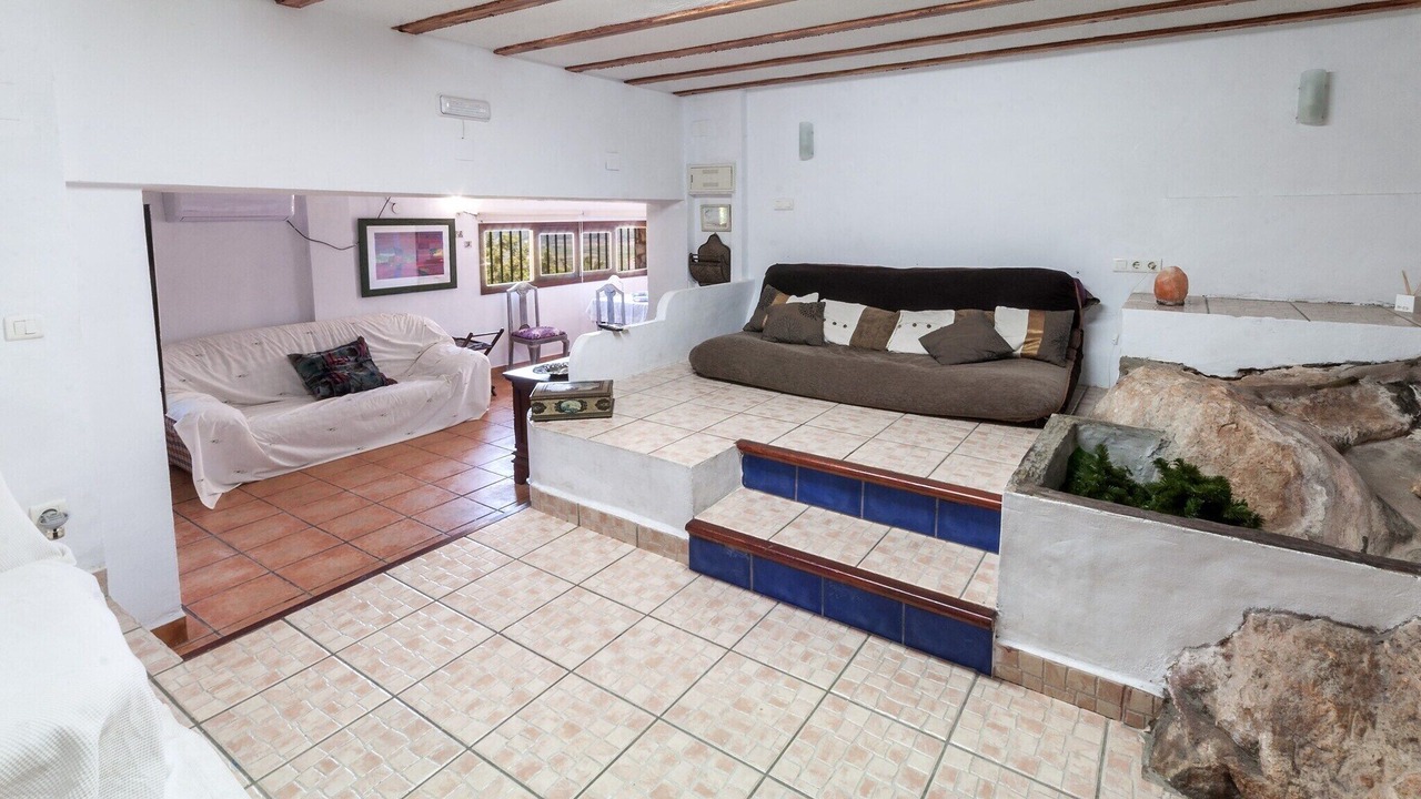 Photo of Livingroom in Ador