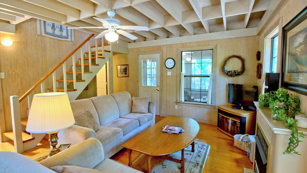 Photo of Livingroom in Canton