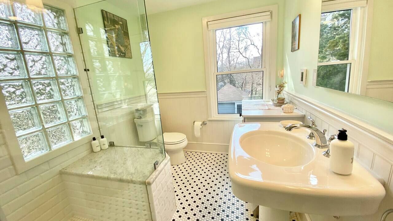 Photo of Bathroom in Cherrydale