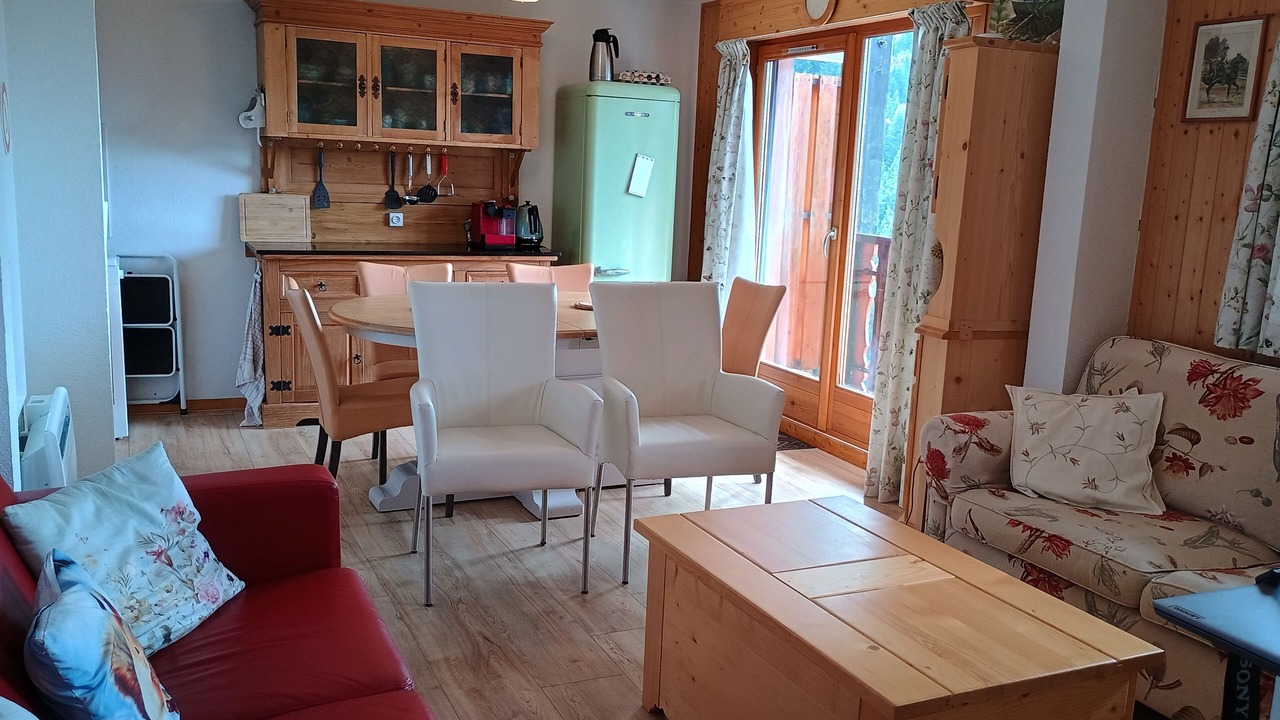 Photo of Livingroom in Station de Drouzin le Mont