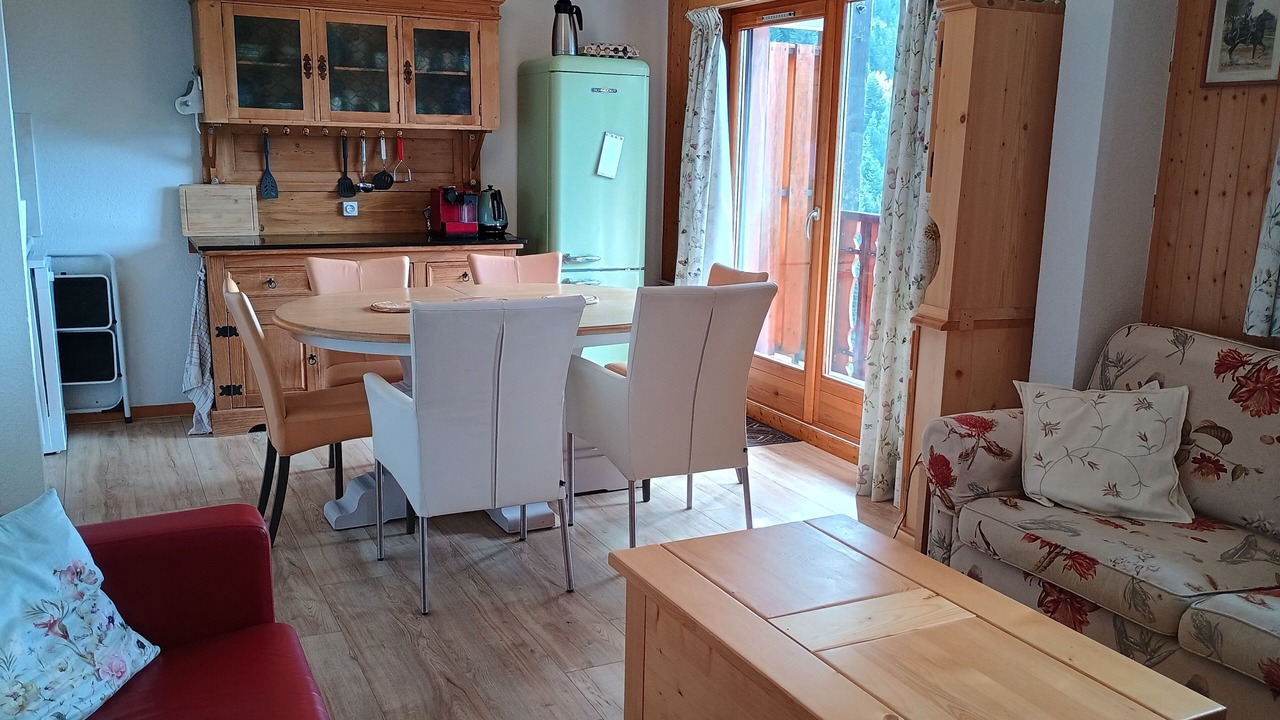 Photo of Livingroom in Station de Drouzin le Mont