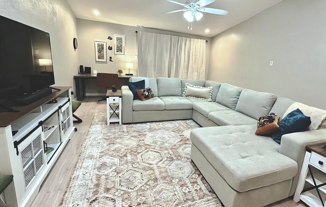 Photo of Livingroom in Northeast Carrollton