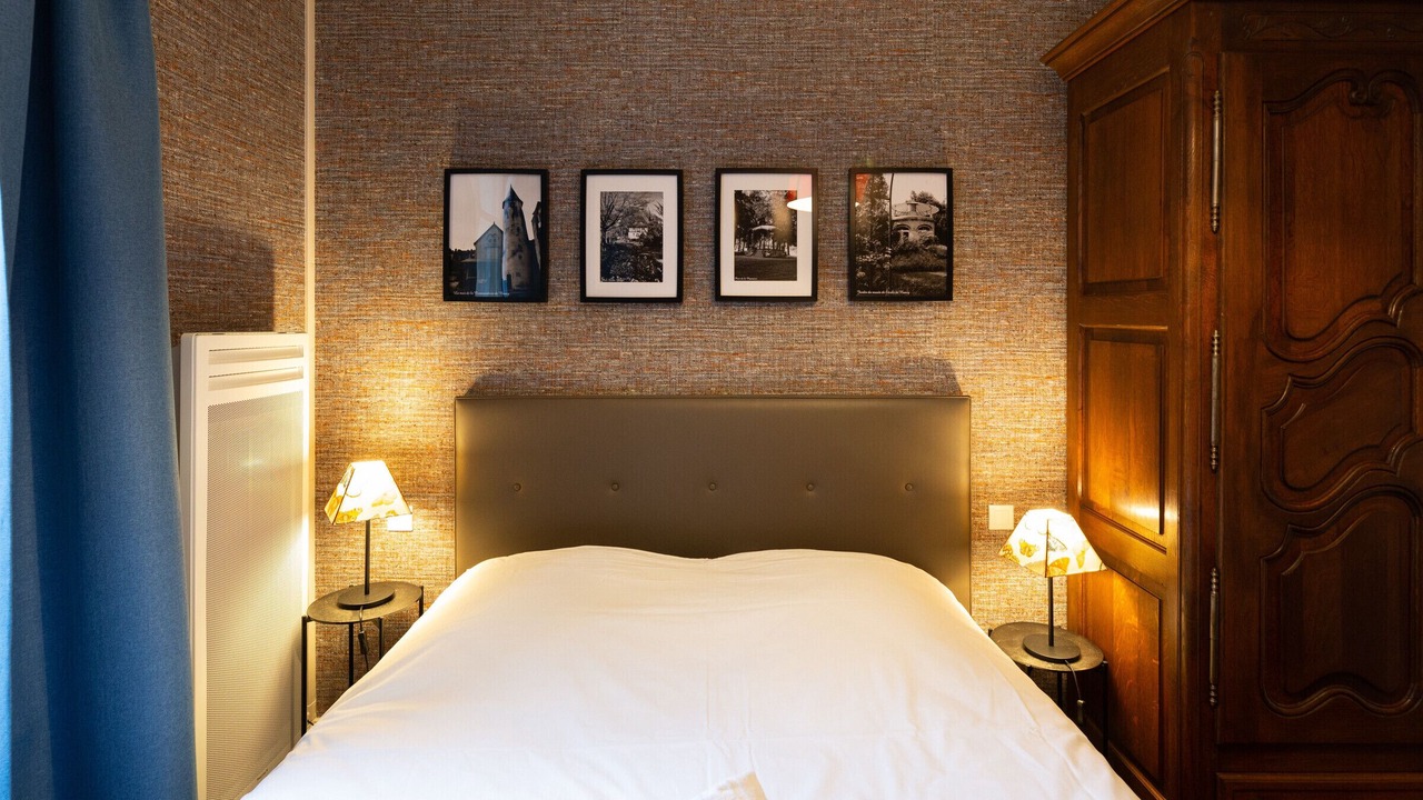 Photo of Bedroom in Poincare - Foch - Anatole France - Croix de Bourgogne