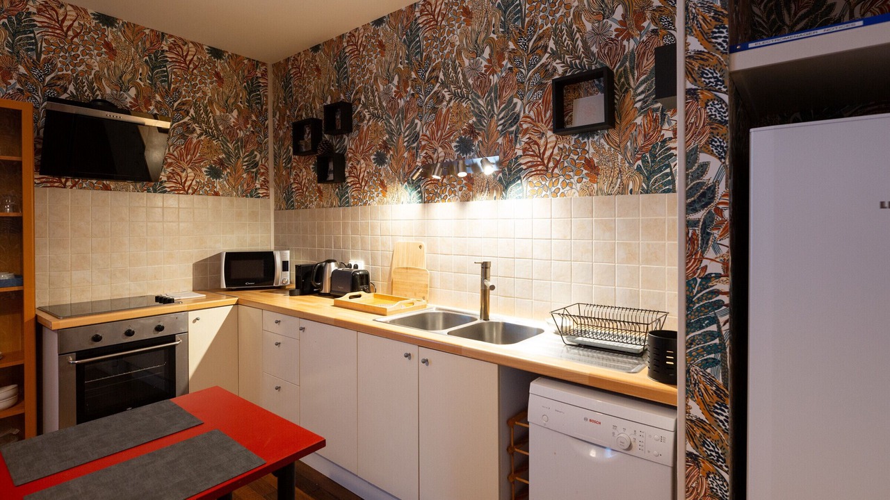 Photo of Kitchen in Poincare - Foch - Anatole France - Croix de Bourgogne