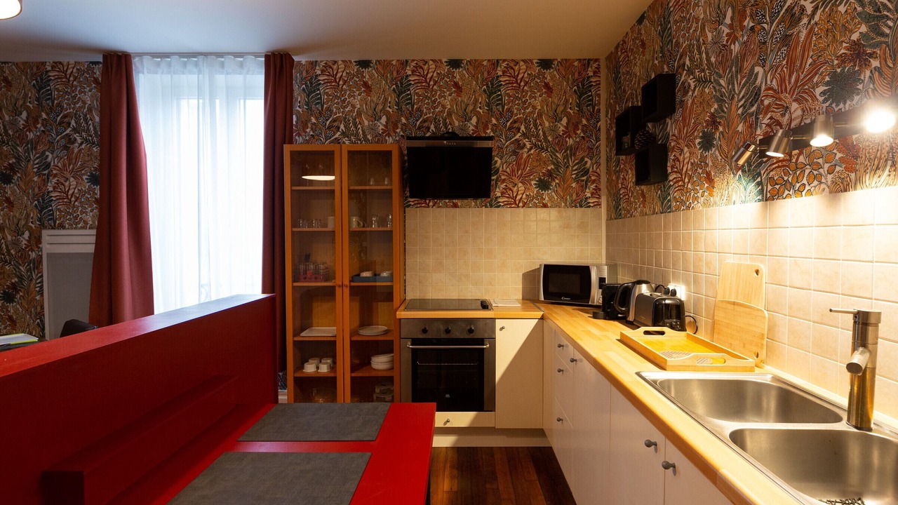 Photo of Kitchen in Poincare - Foch - Anatole France - Croix de Bourgogne