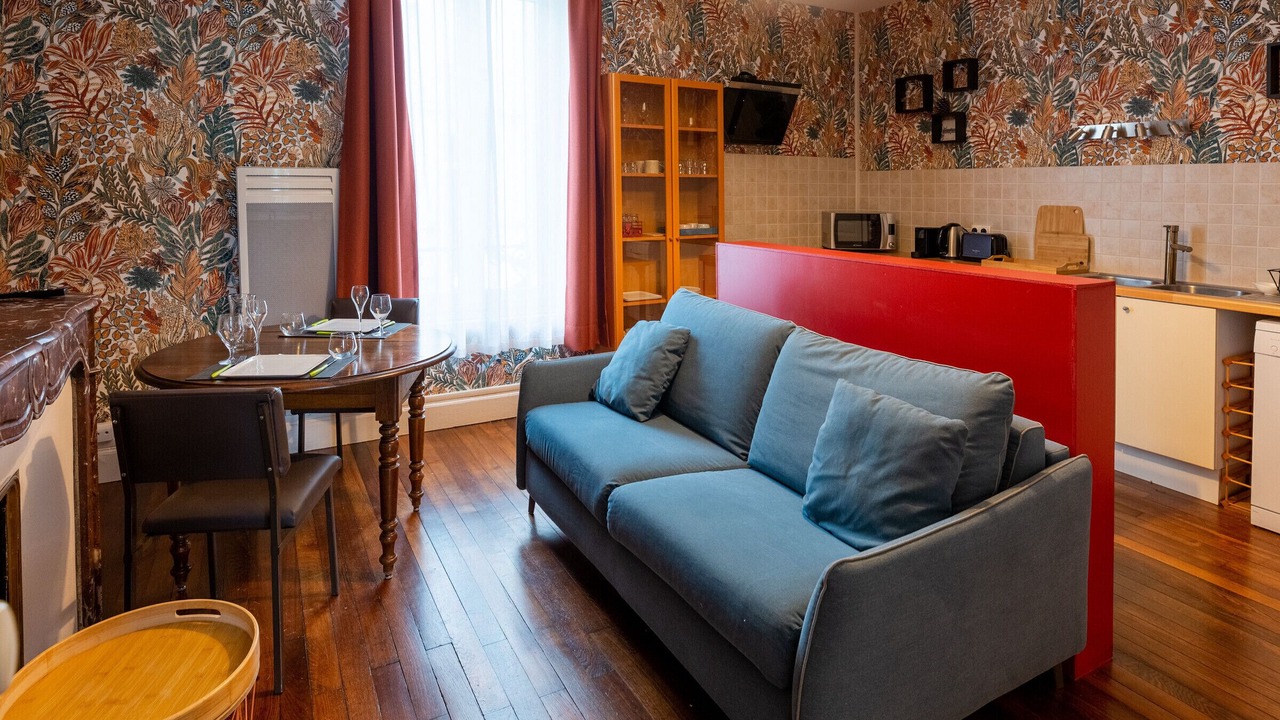 Photo of Livingroom in Poincare - Foch - Anatole France - Croix de Bourgogne