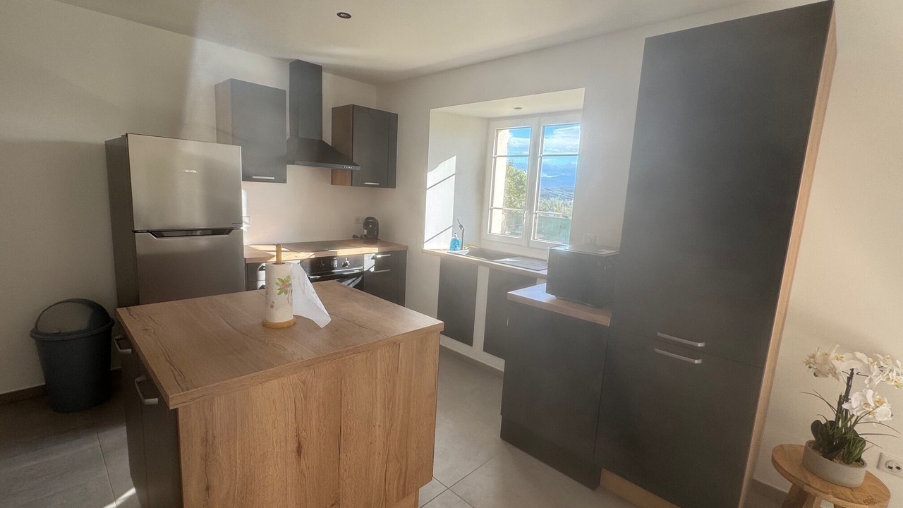 Photo of Kitchen in Saint-Genix-sur-Guiers