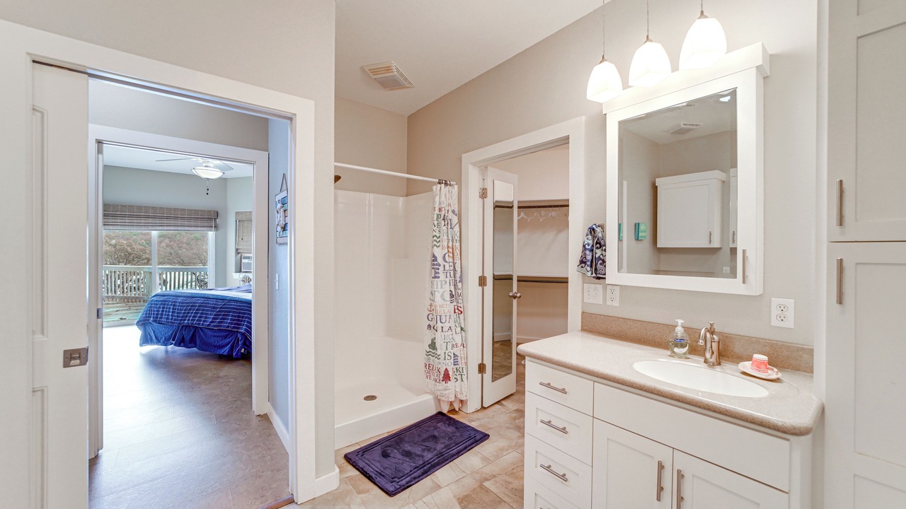 Photo of Bathroom in Texanna