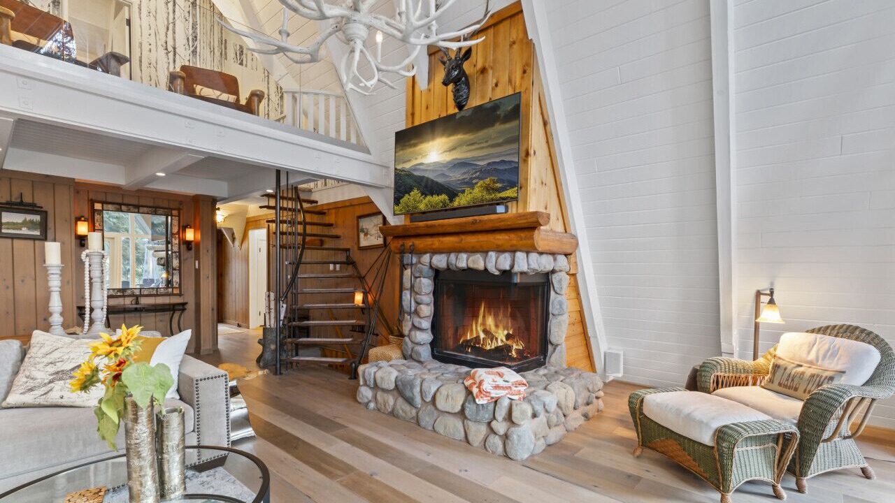 Photo of Livingroom in Blue Jay