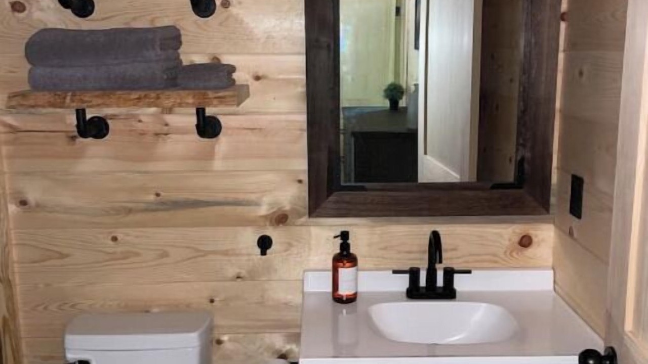 Photo of Bathroom in Cosby