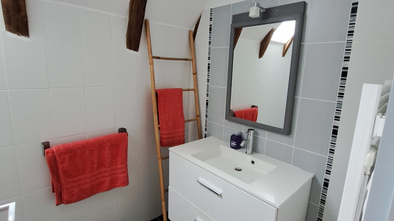 Photo of Bathroom in Almont-les-Junies