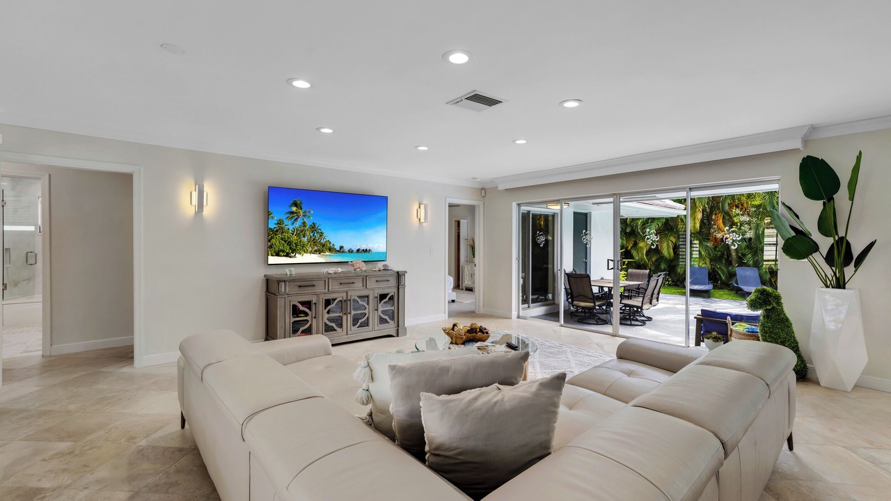 Photo of Livingroom in Imperial Point