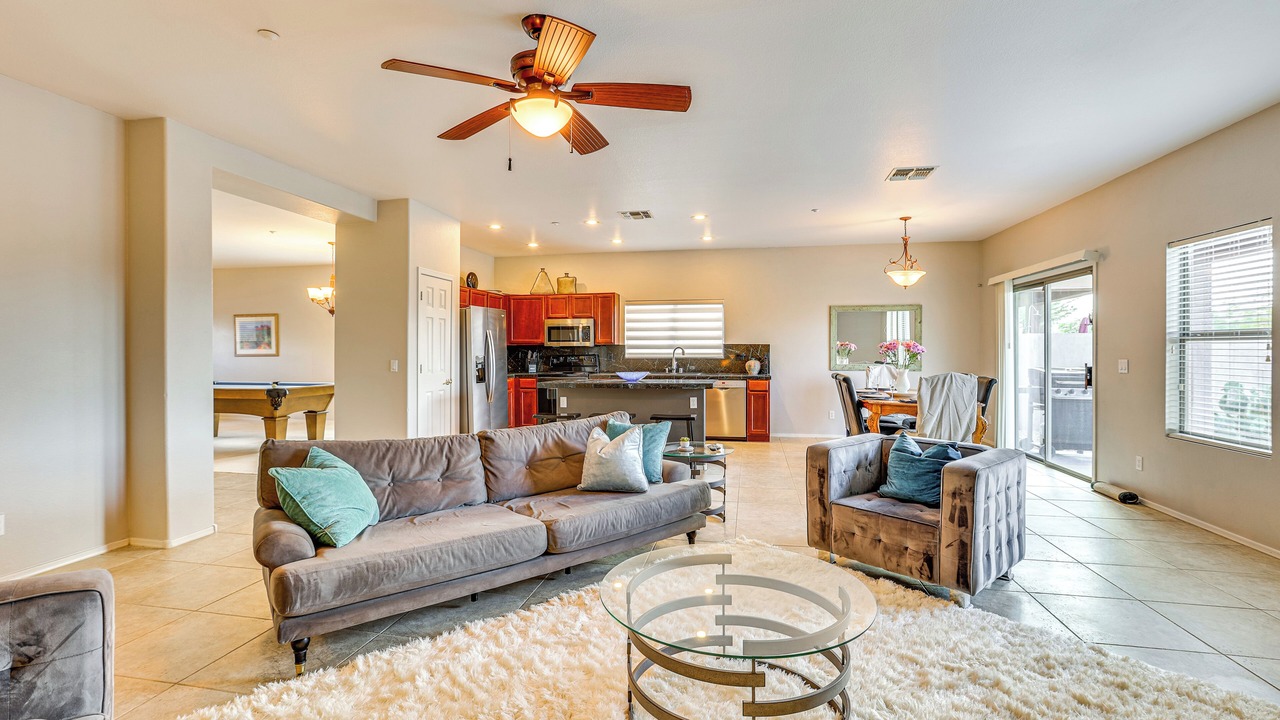 Photo of Livingroom in Legend Trail
