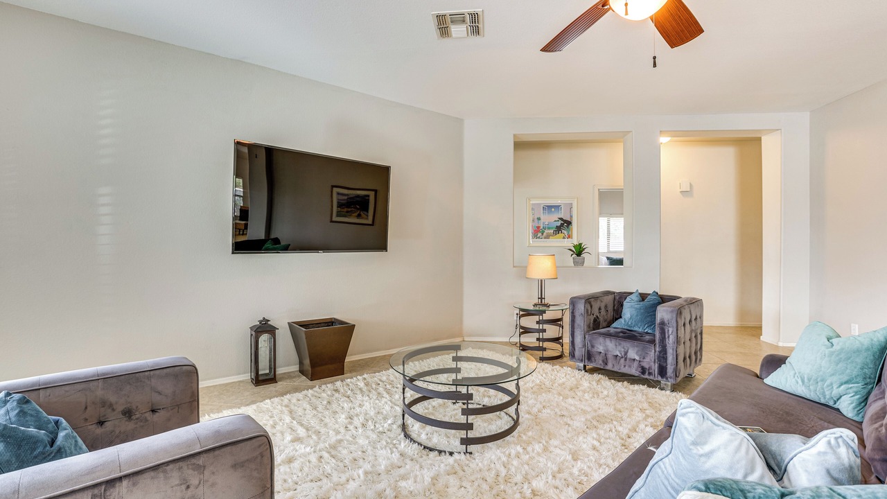 Photo of Livingroom in Legend Trail