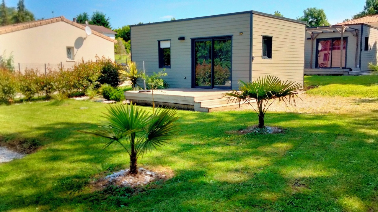Photo of Patio Balcony in Saint-Germain-de-Lusignan