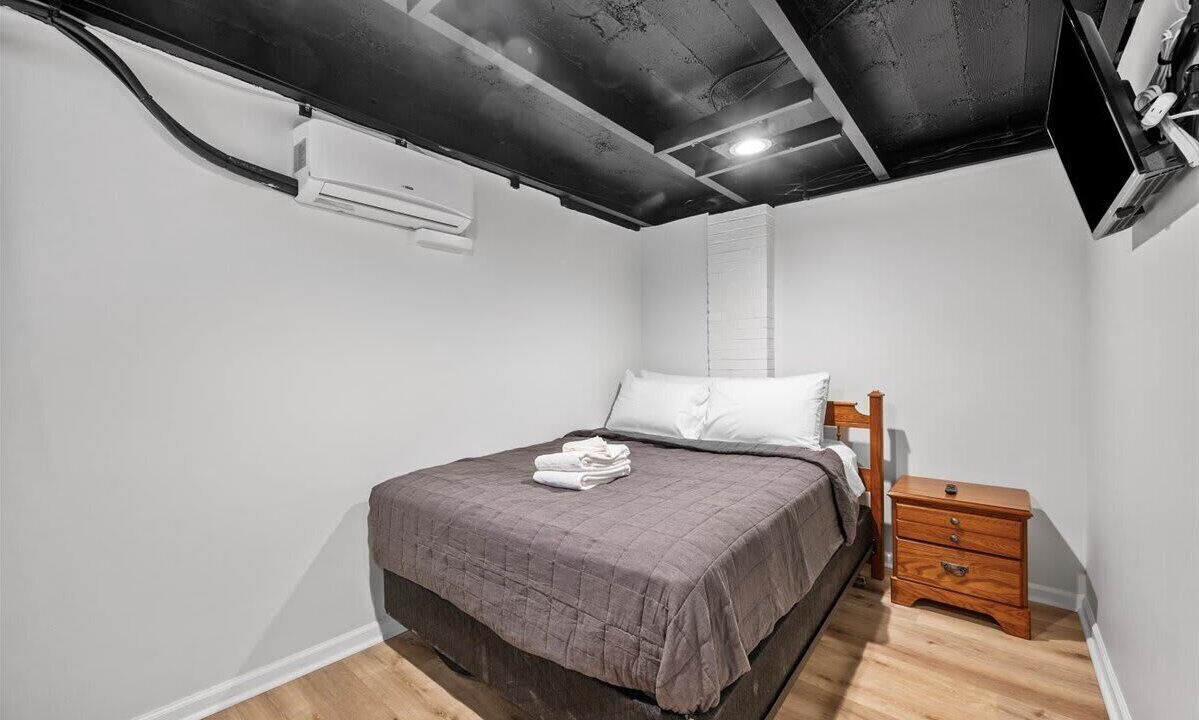 Photo of Bedroom in Shadyside