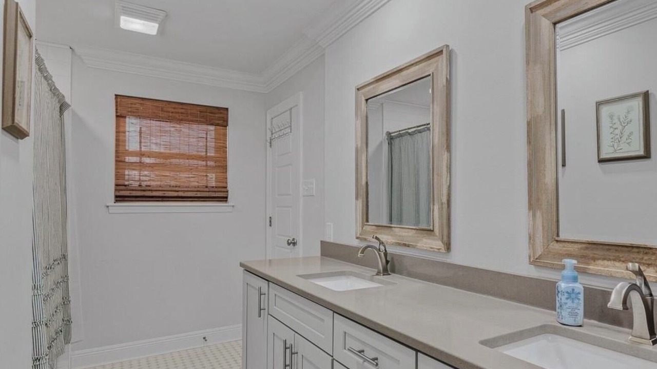 Photo of Bathroom in Highlands - Perkins
