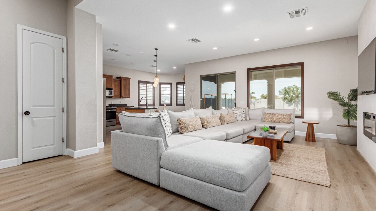 Photo of Livingroom in South Mountain