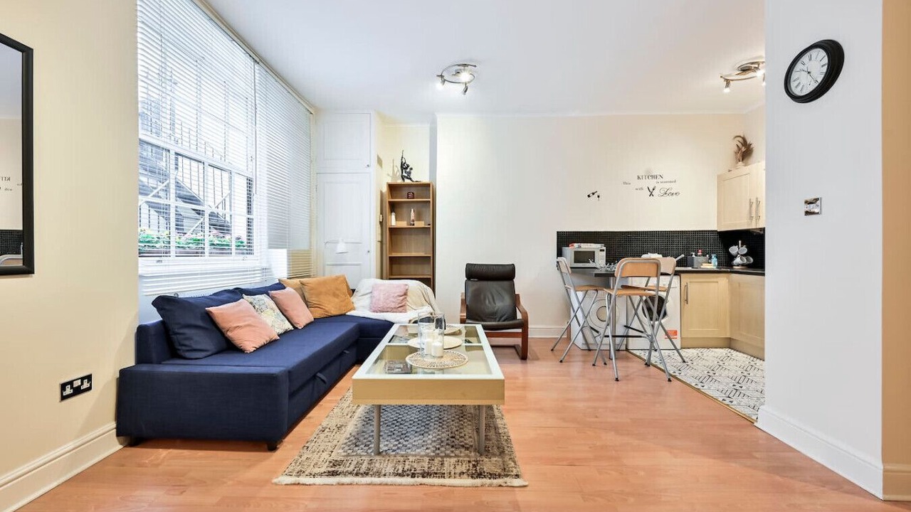 Photo of Livingroom in Lancaster Gate