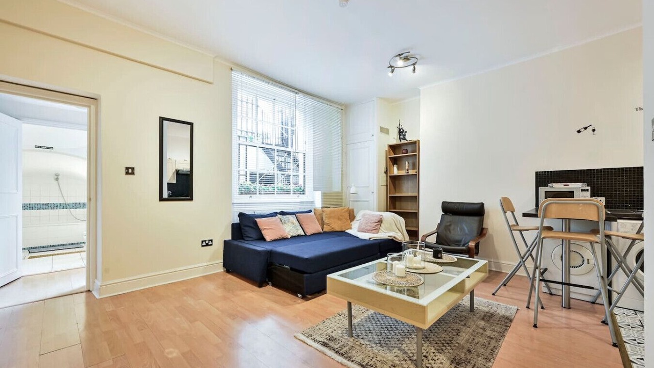 Photo of Livingroom in Lancaster Gate