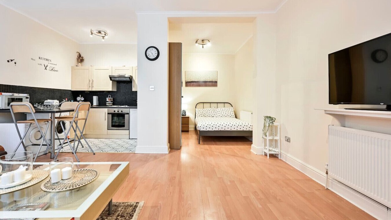 Photo of Bedroom in Lancaster Gate