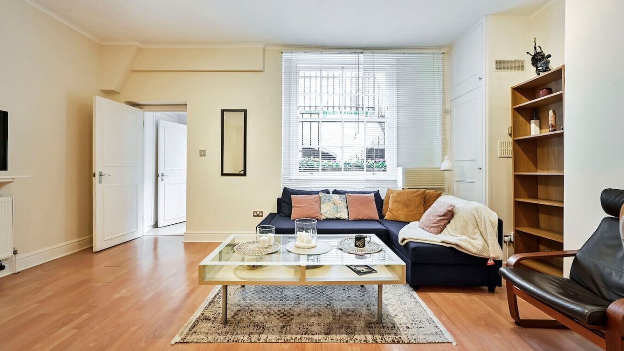 Photo of Livingroom in Lancaster Gate