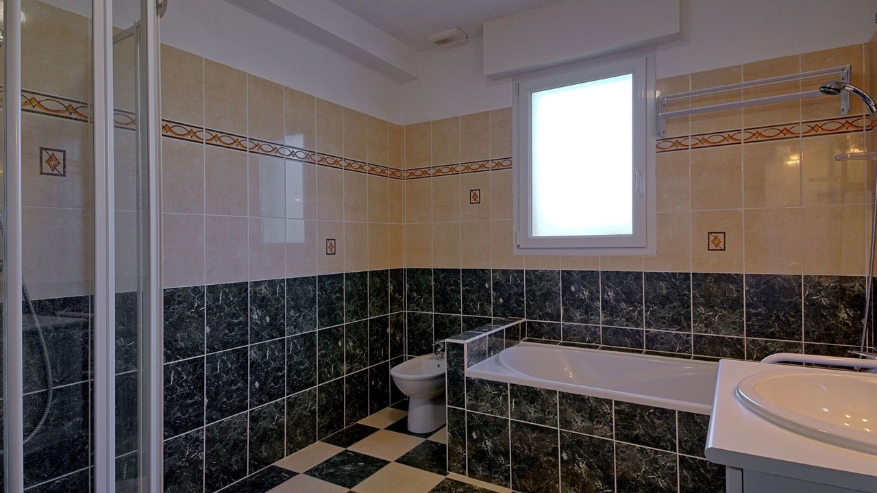 Photo of Bathroom in Penestin