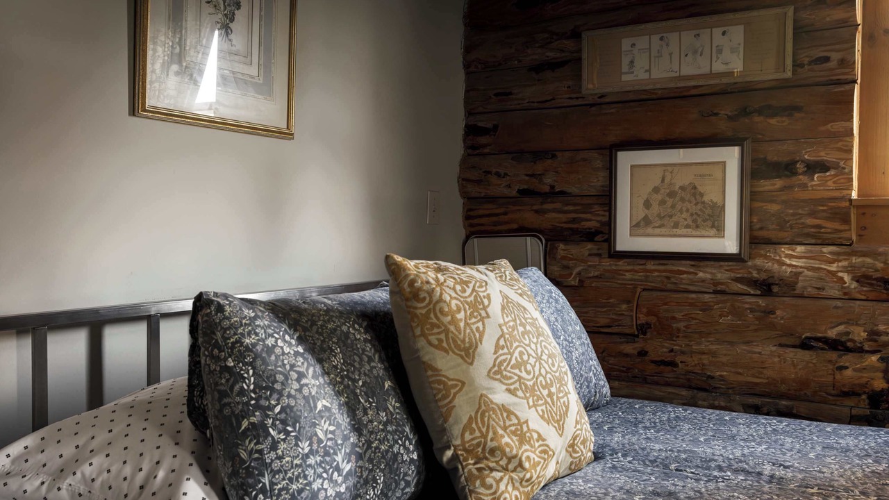 Photo of Bedroom in Paw Paw