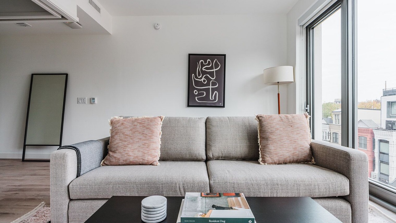 Photo of Livingroom in Truxton Circle