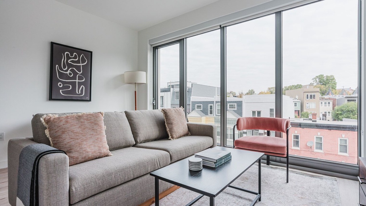 Photo of Livingroom in Truxton Circle