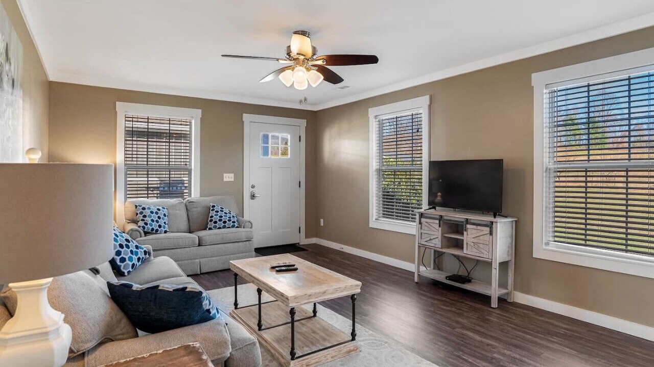 Photo of Livingroom in Fairview